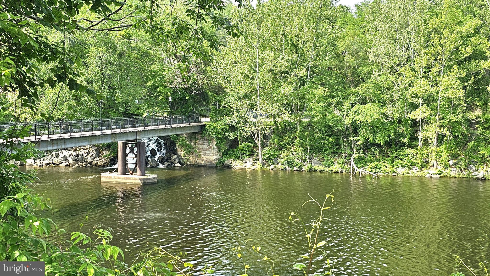 OCCOQUAN POINTE - Residential