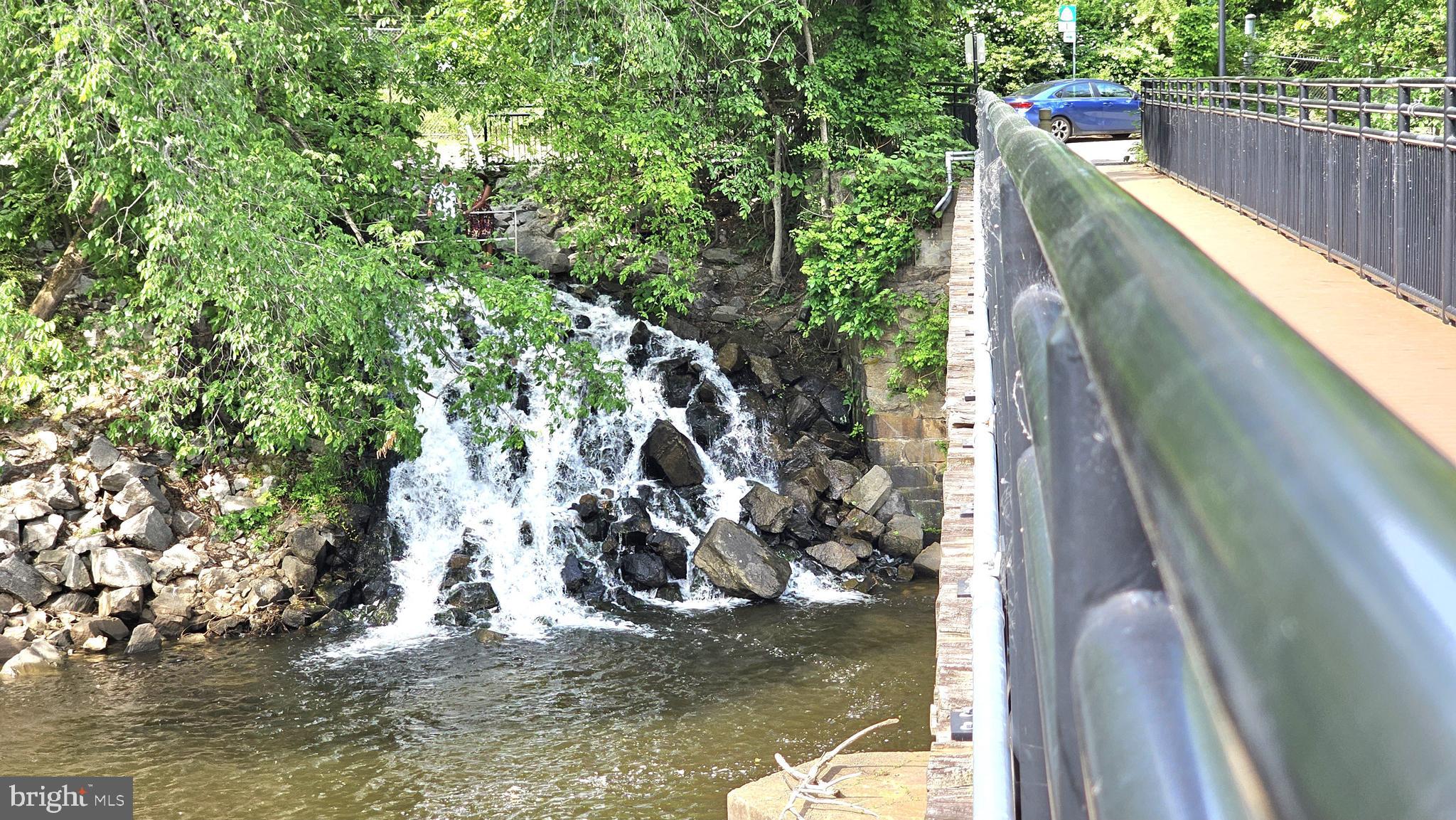 OCCOQUAN POINTE - Residential