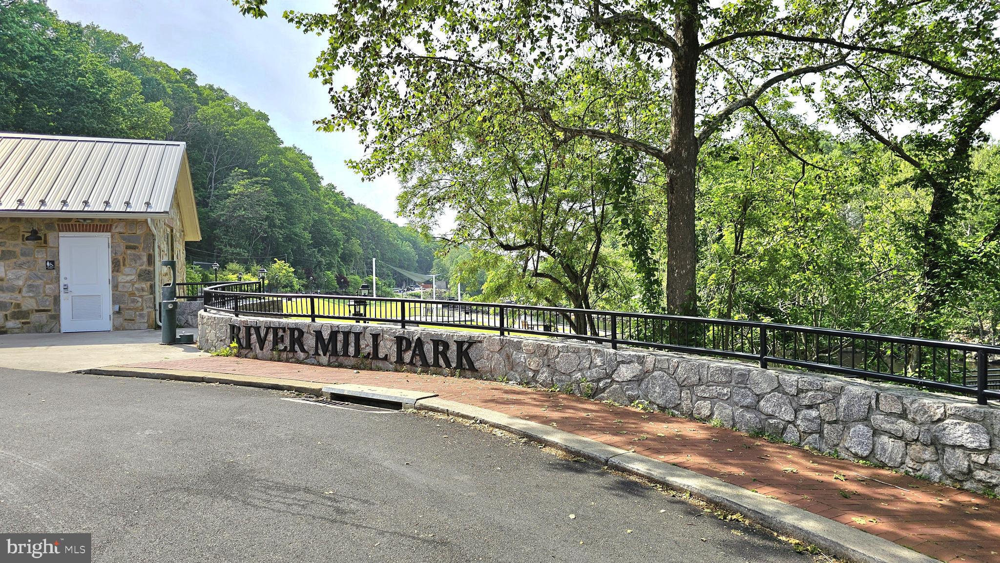 OCCOQUAN POINTE - Residential