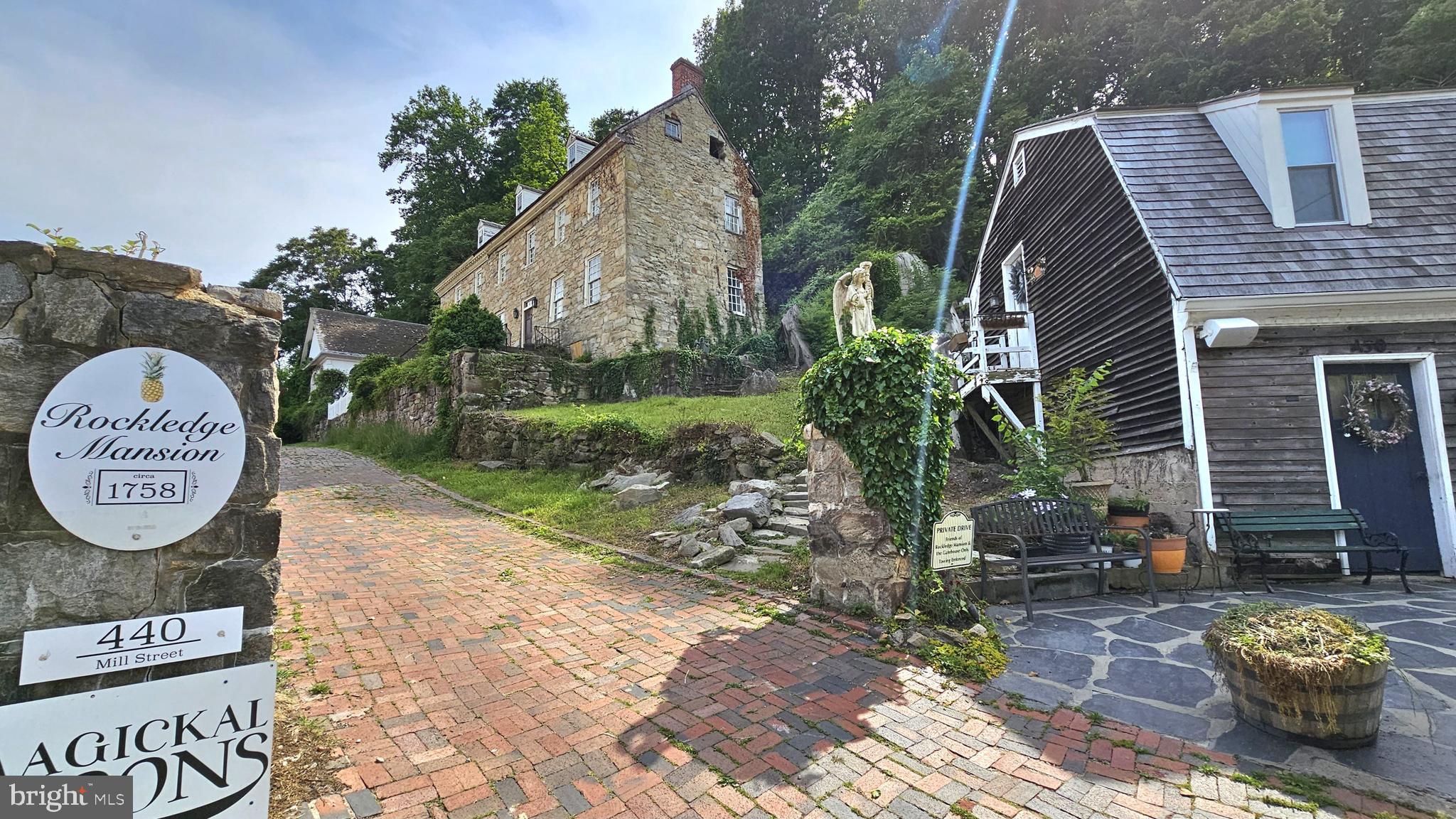 OCCOQUAN POINTE - Residential