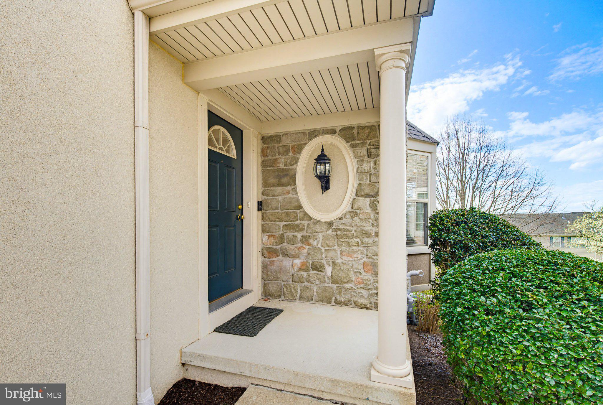 674 ROYAL VIEW DRIVE