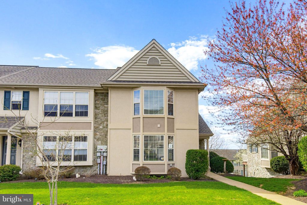 Photo of 674 Royal View Drive, LANCASTER, PA 17601 (MLS # PALA2084912)