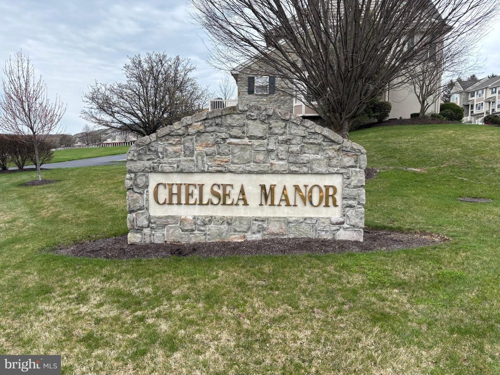 Photo of 674 Royal View Drive, LANCASTER, PA 17601 (MLS # PALA2084912)