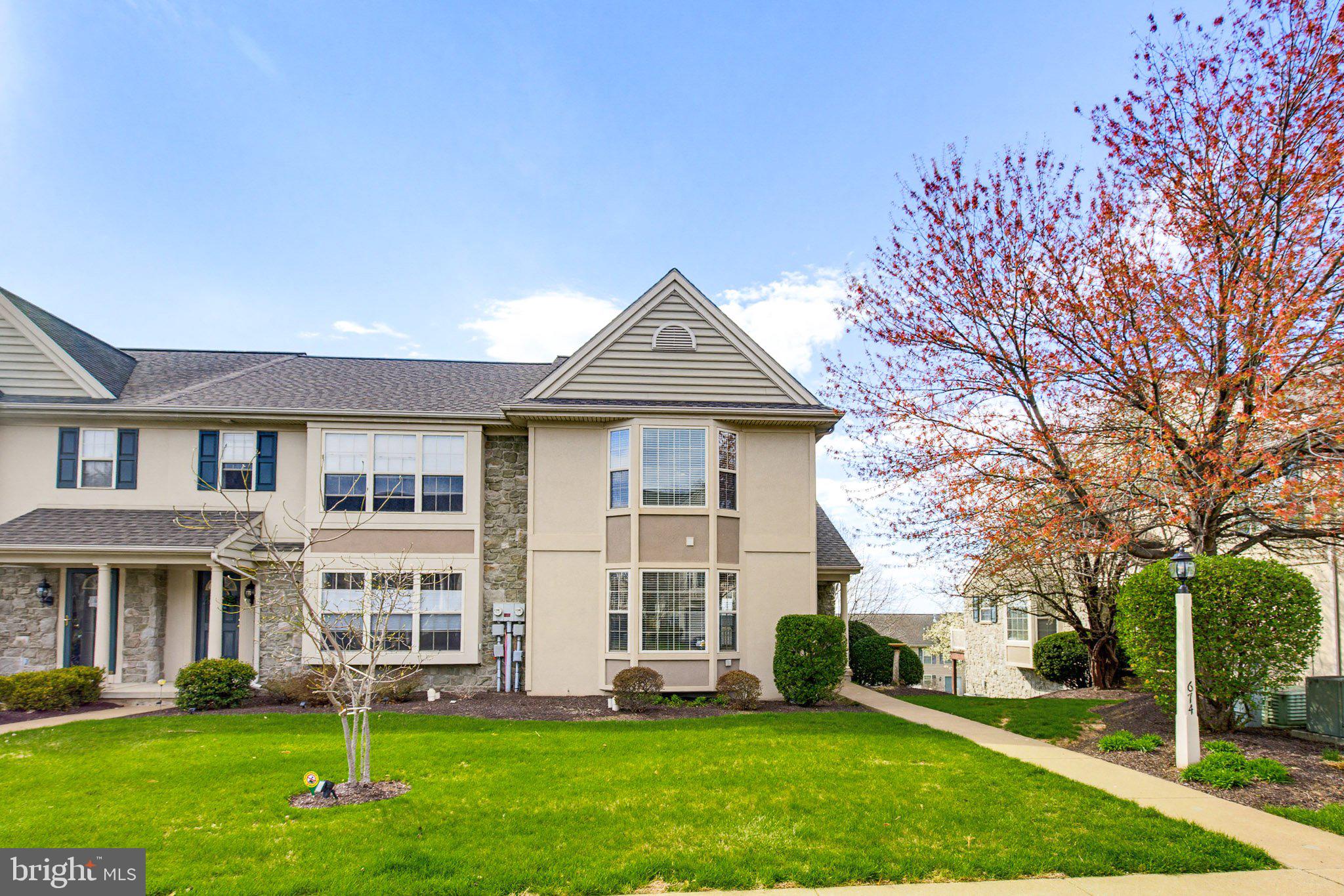 674 ROYAL VIEW DRIVE