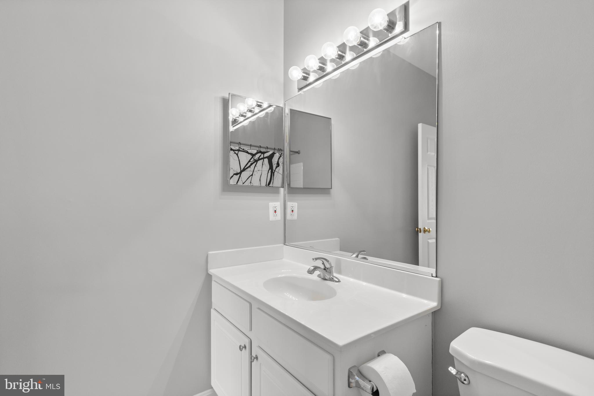 HAMPSHIRE HALL CONDO - Residential