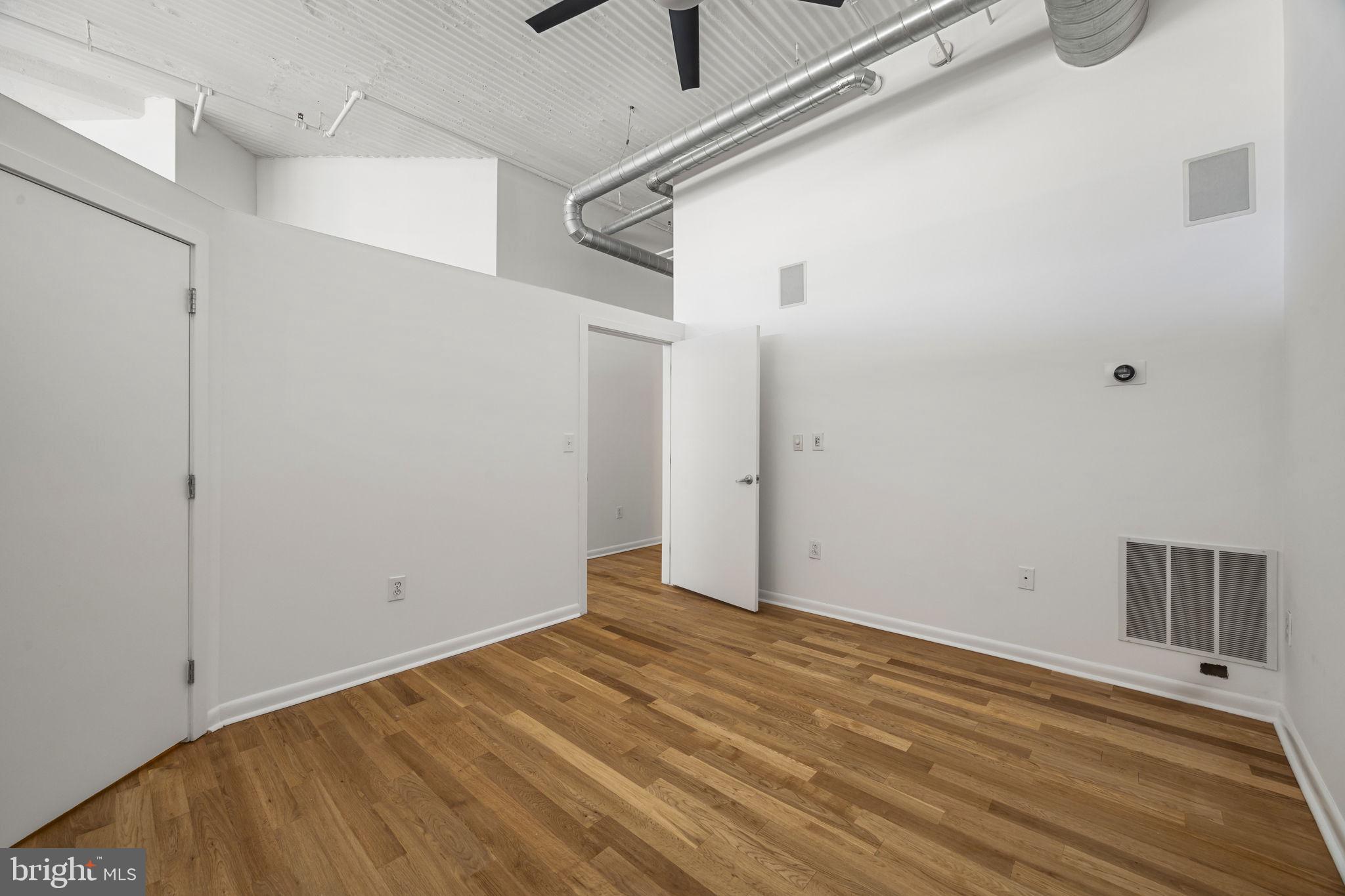 LOGAN SQUARE - Residential