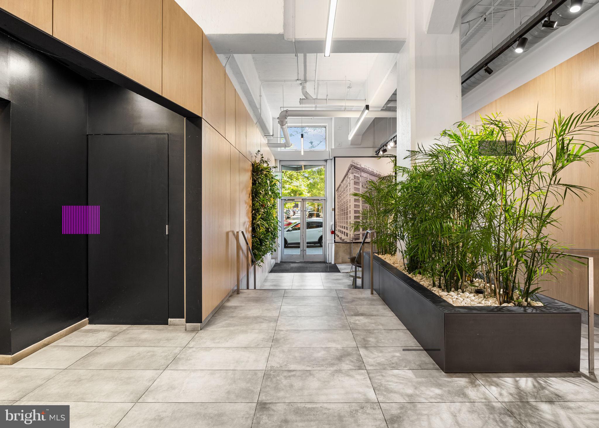 LOGAN SQUARE - Residential