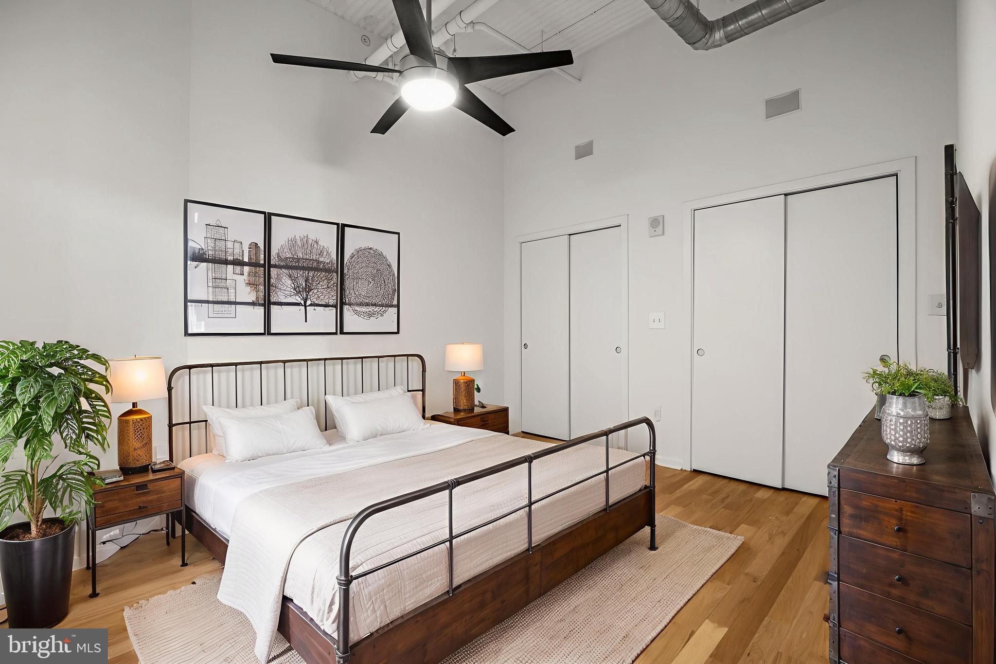 LOGAN SQUARE - Residential