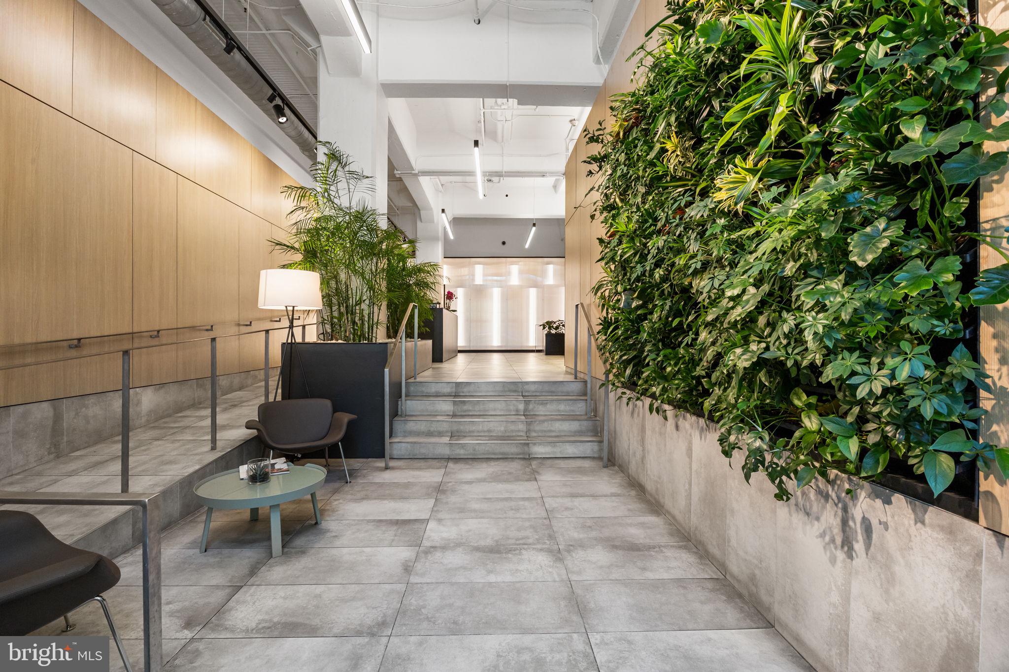 LOGAN SQUARE - Residential