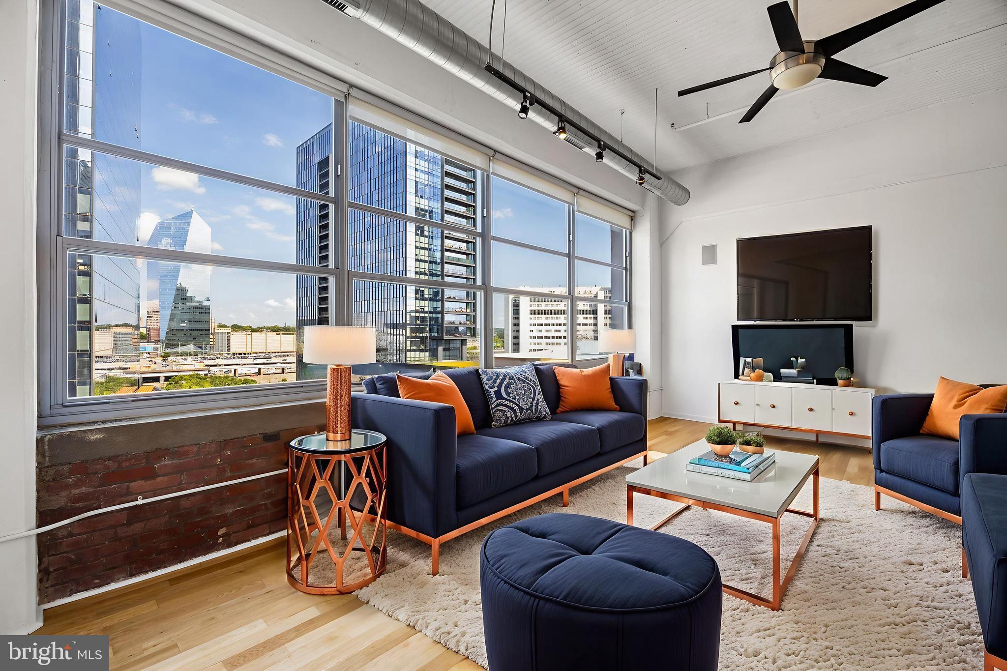 LOGAN SQUARE - Residential