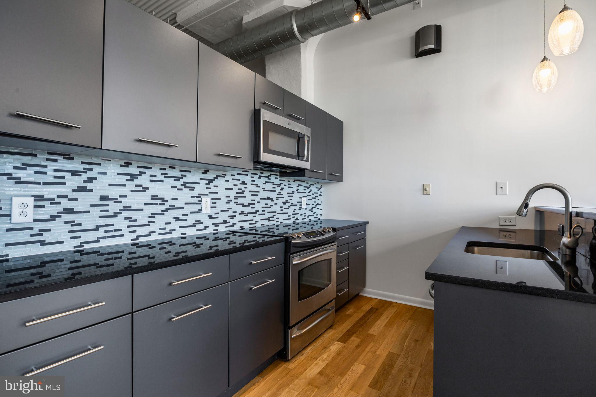 LOGAN SQUARE - Residential