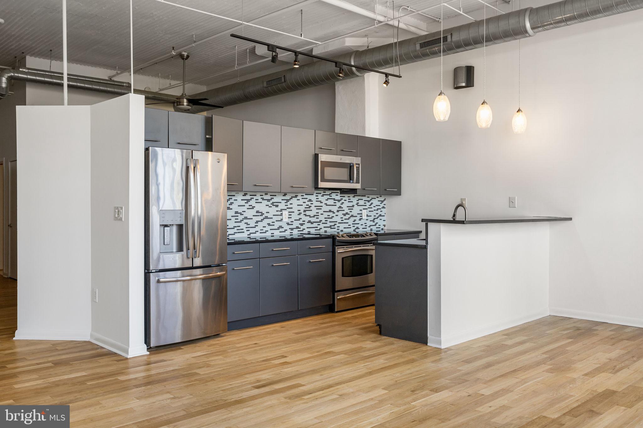 LOGAN SQUARE - Residential