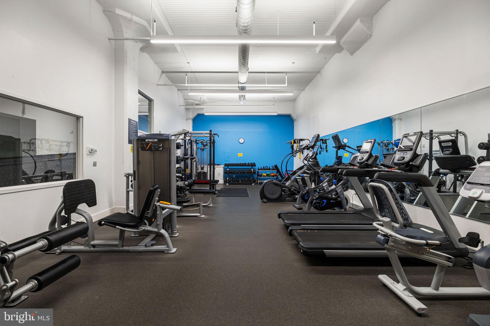 LOGAN SQUARE - Residential