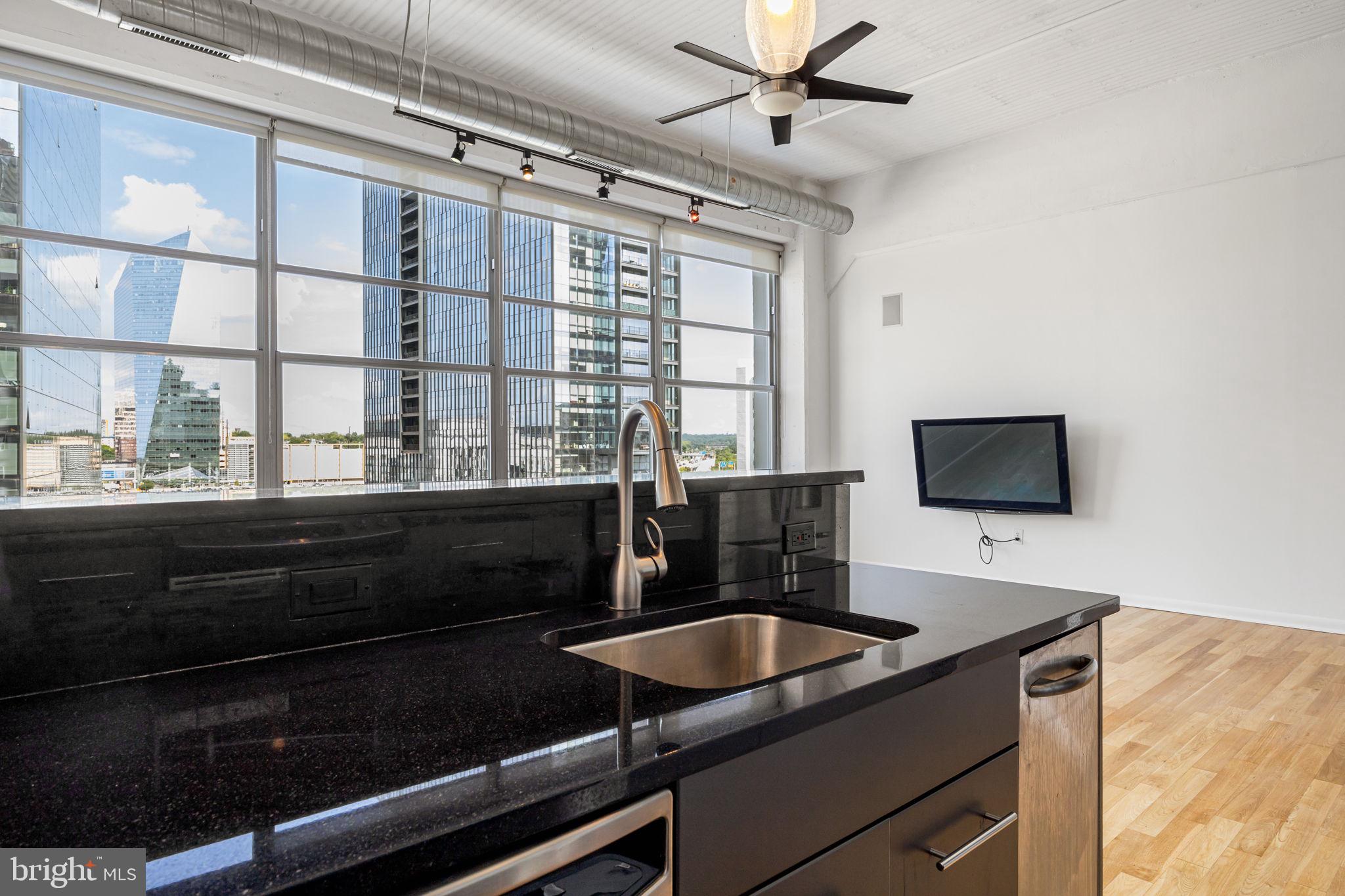 LOGAN SQUARE - Residential