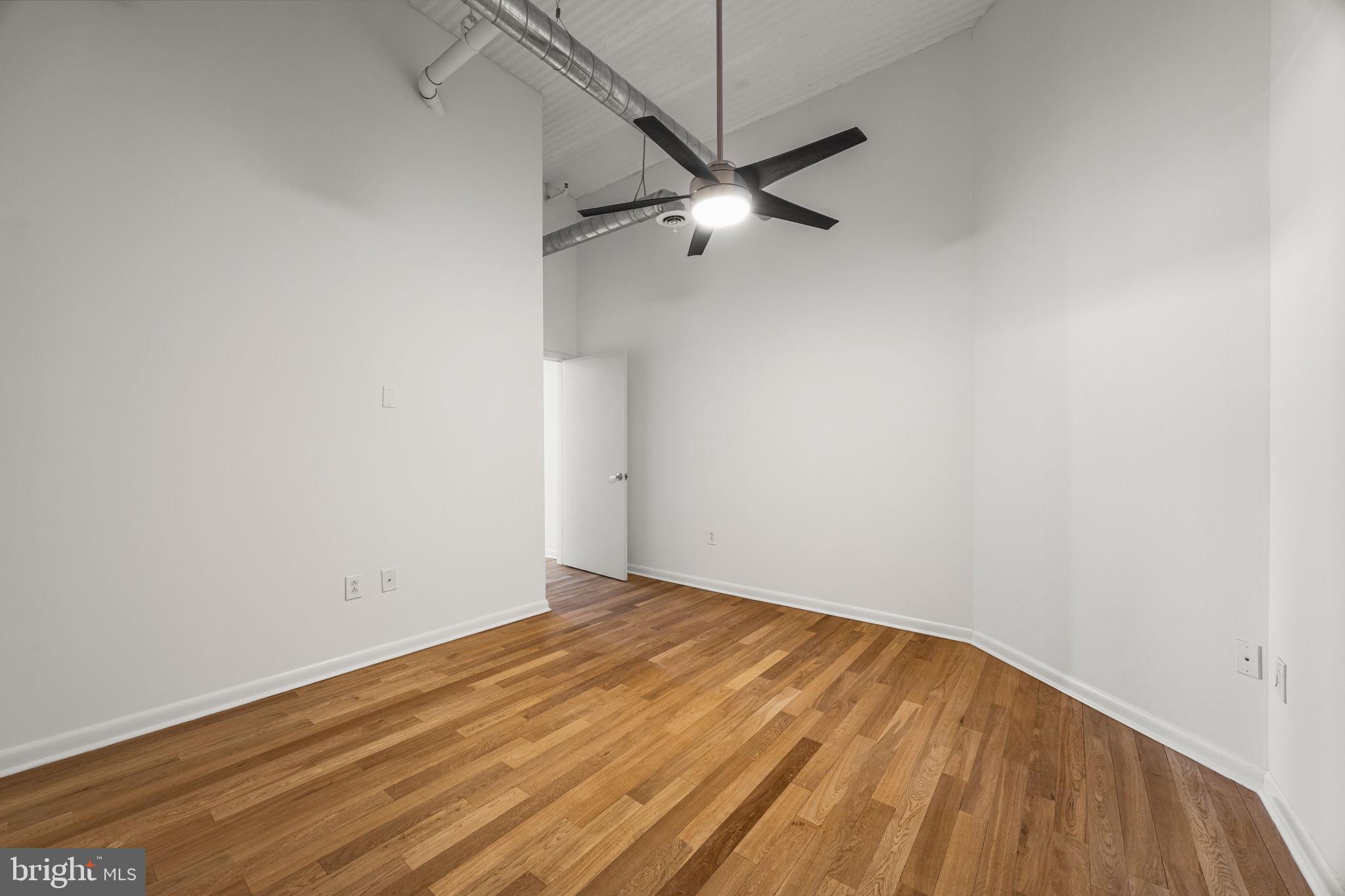 LOGAN SQUARE - Residential