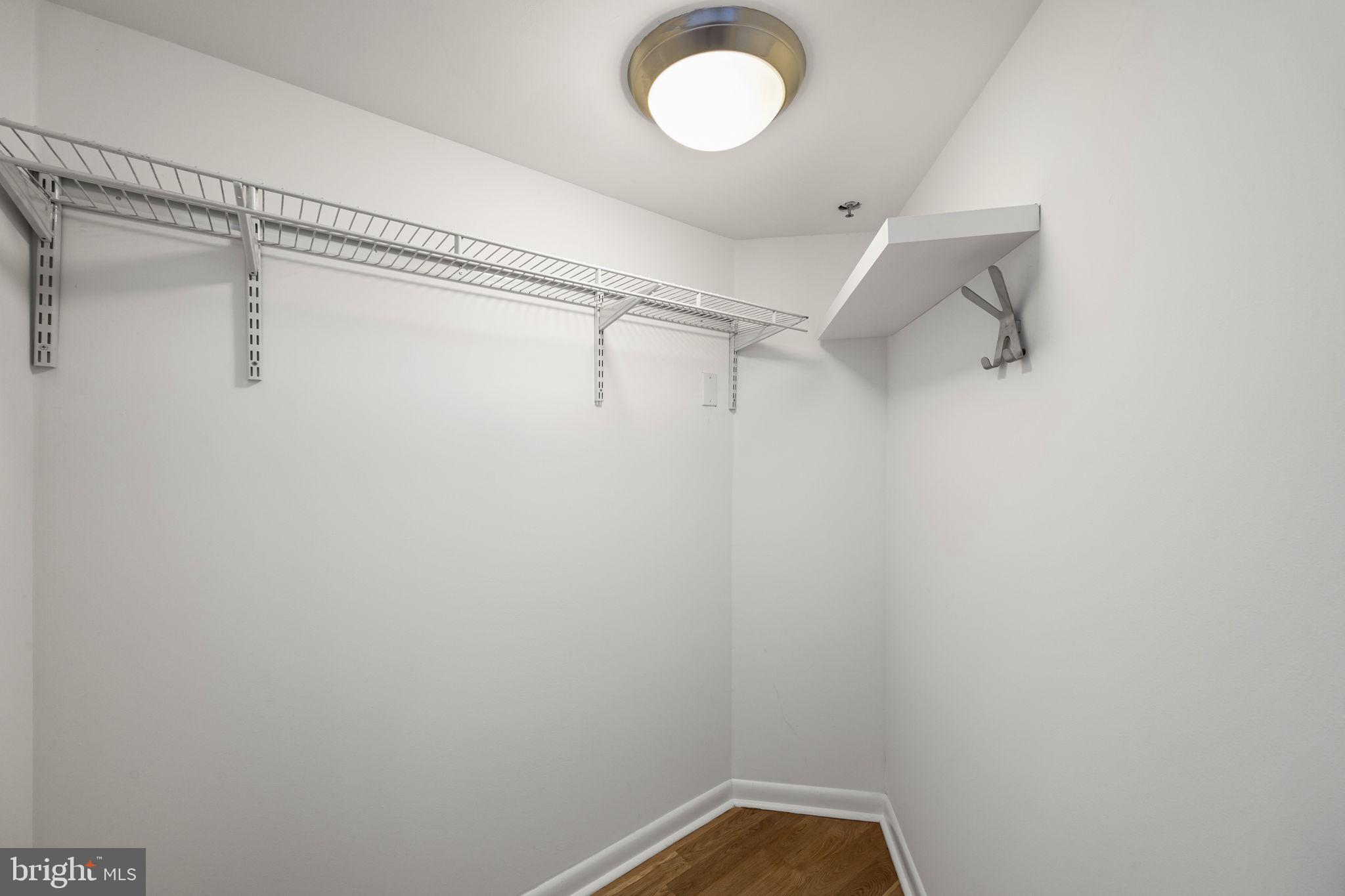 LOGAN SQUARE - Residential