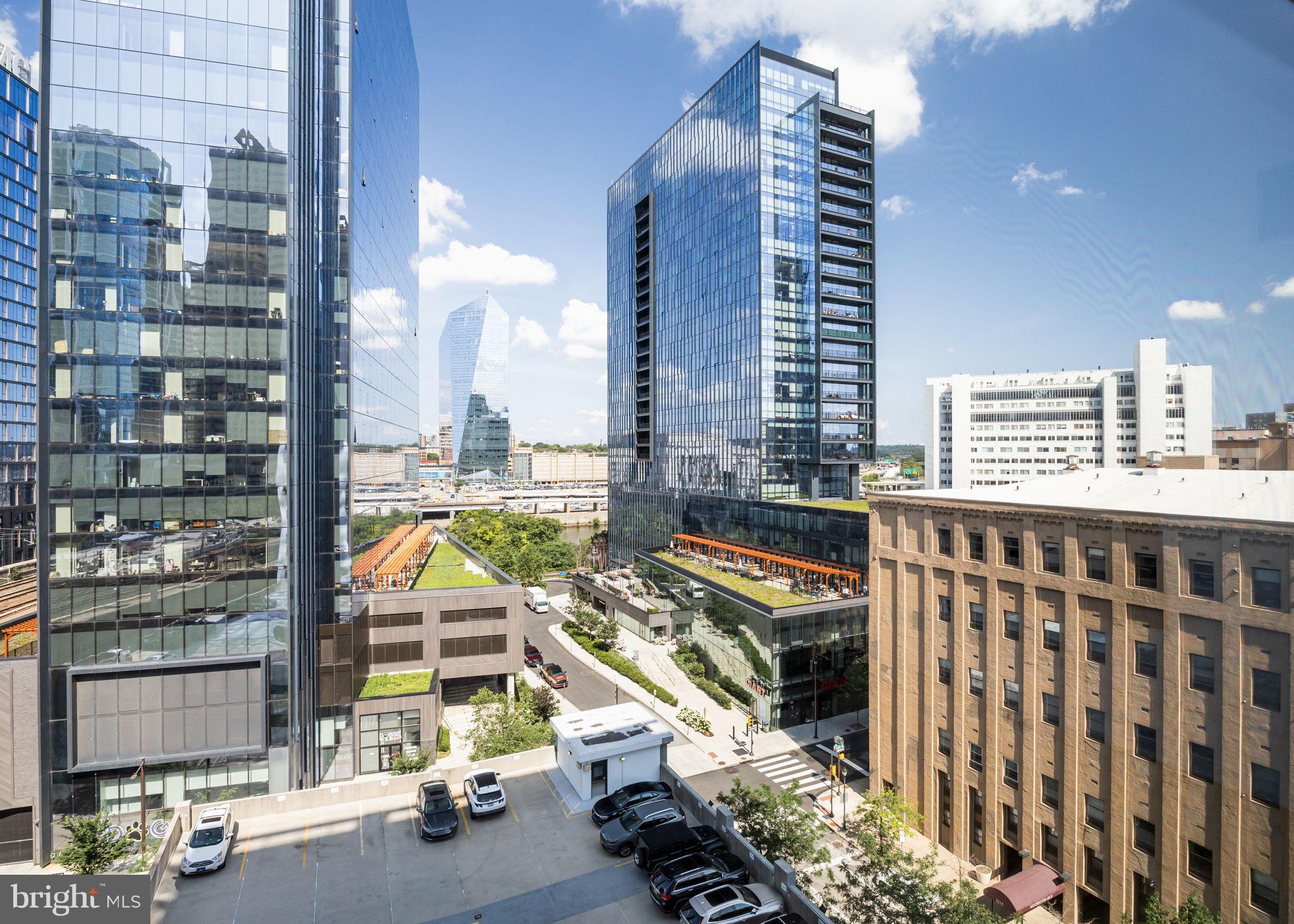 LOGAN SQUARE - Residential