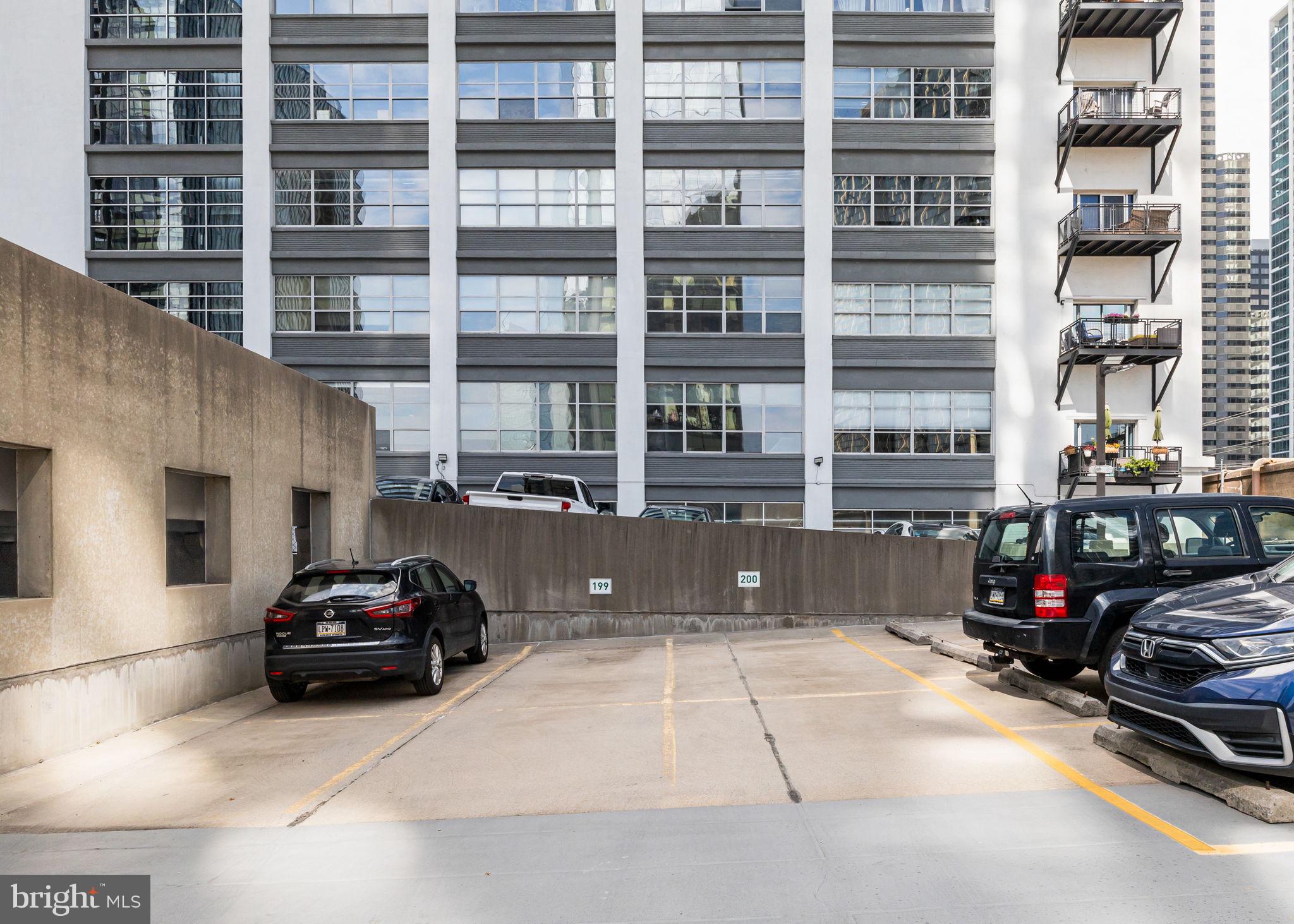 LOGAN SQUARE - Residential