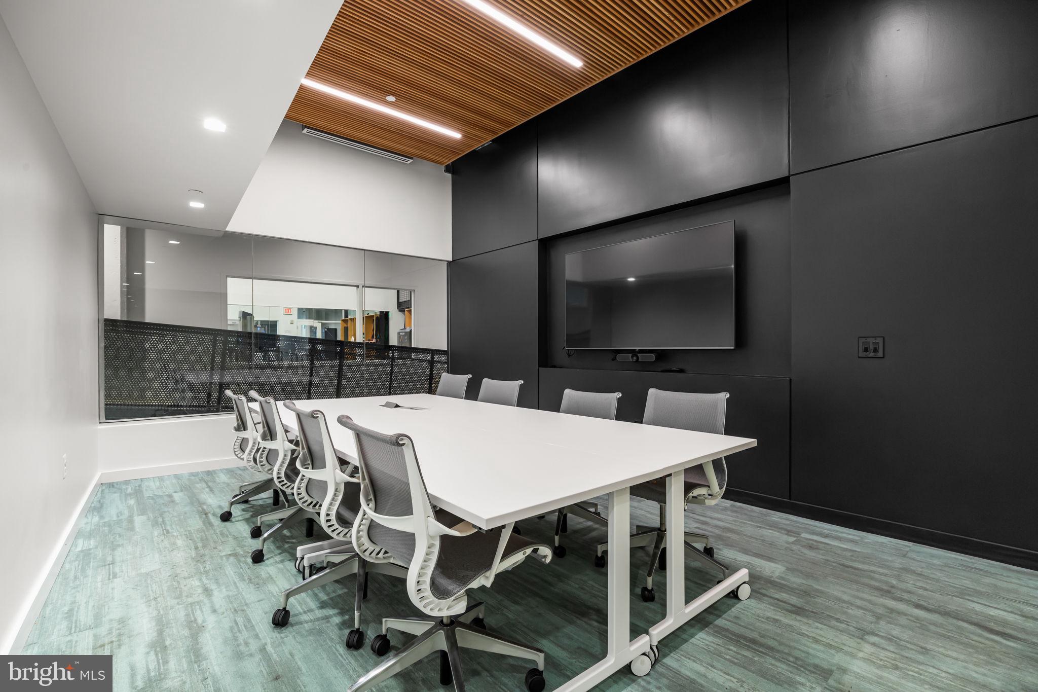 LOGAN SQUARE - Residential