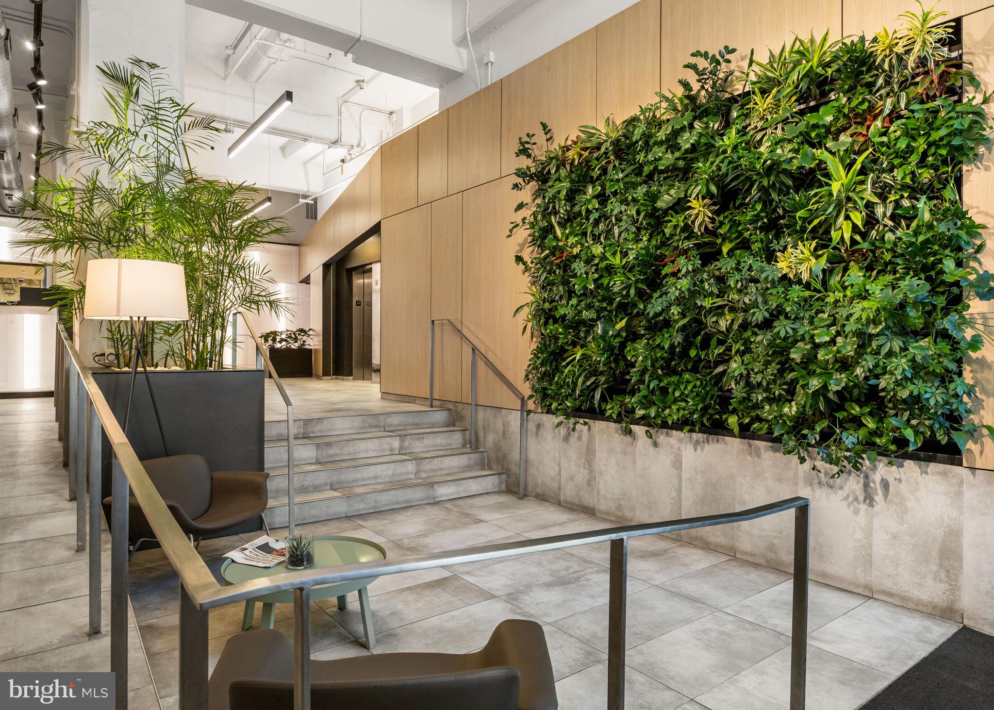 LOGAN SQUARE - Residential