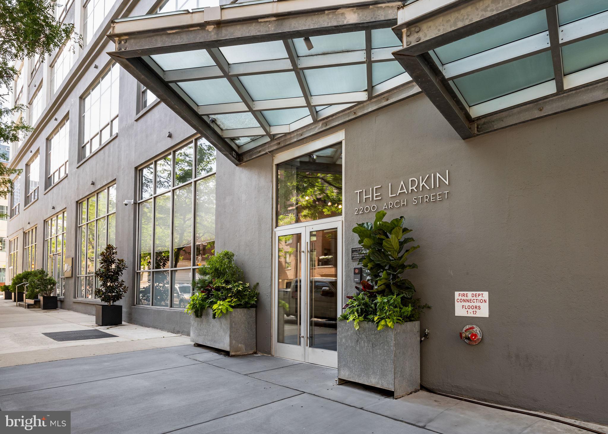 LOGAN SQUARE - Residential