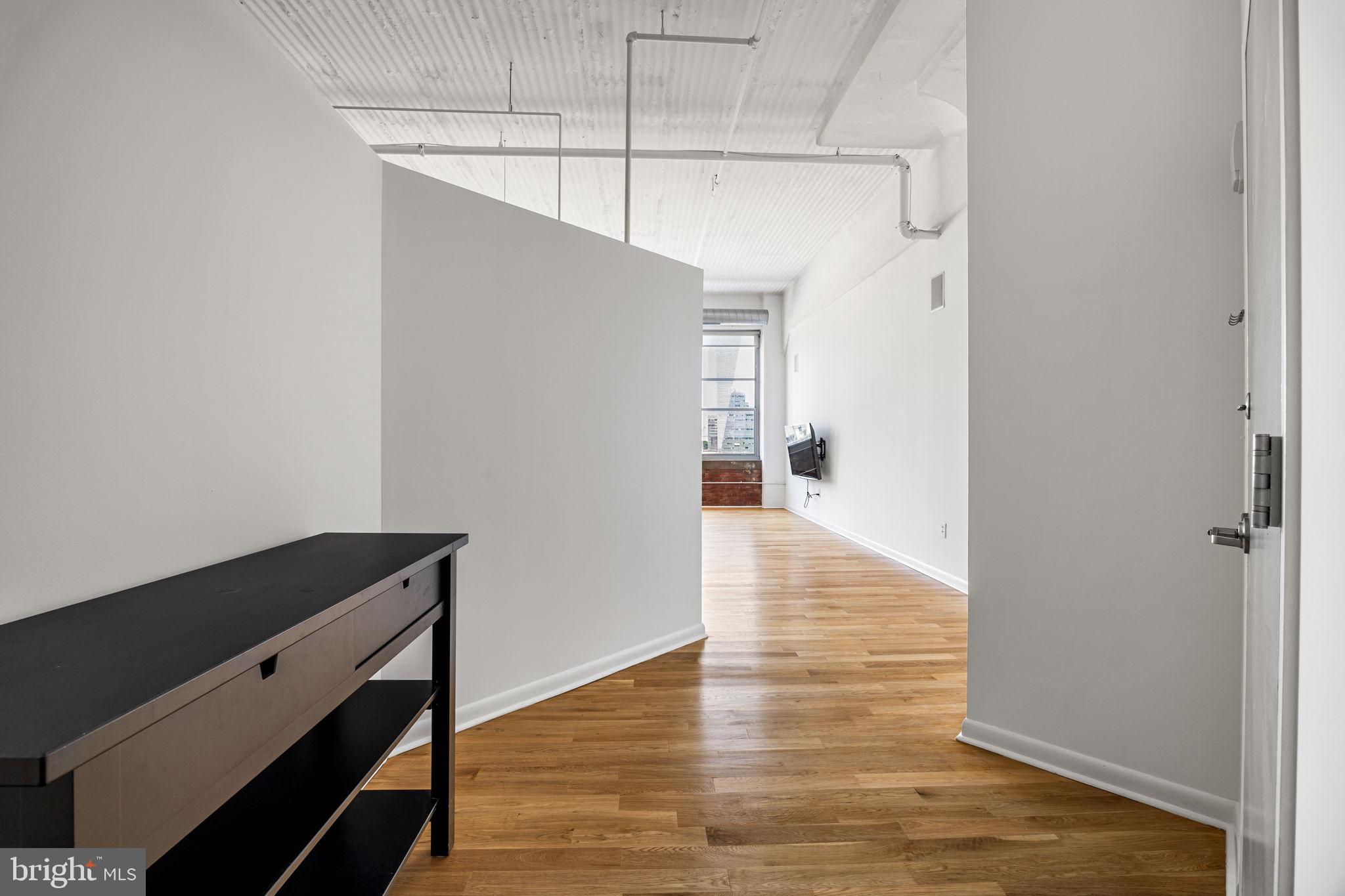 LOGAN SQUARE - Residential