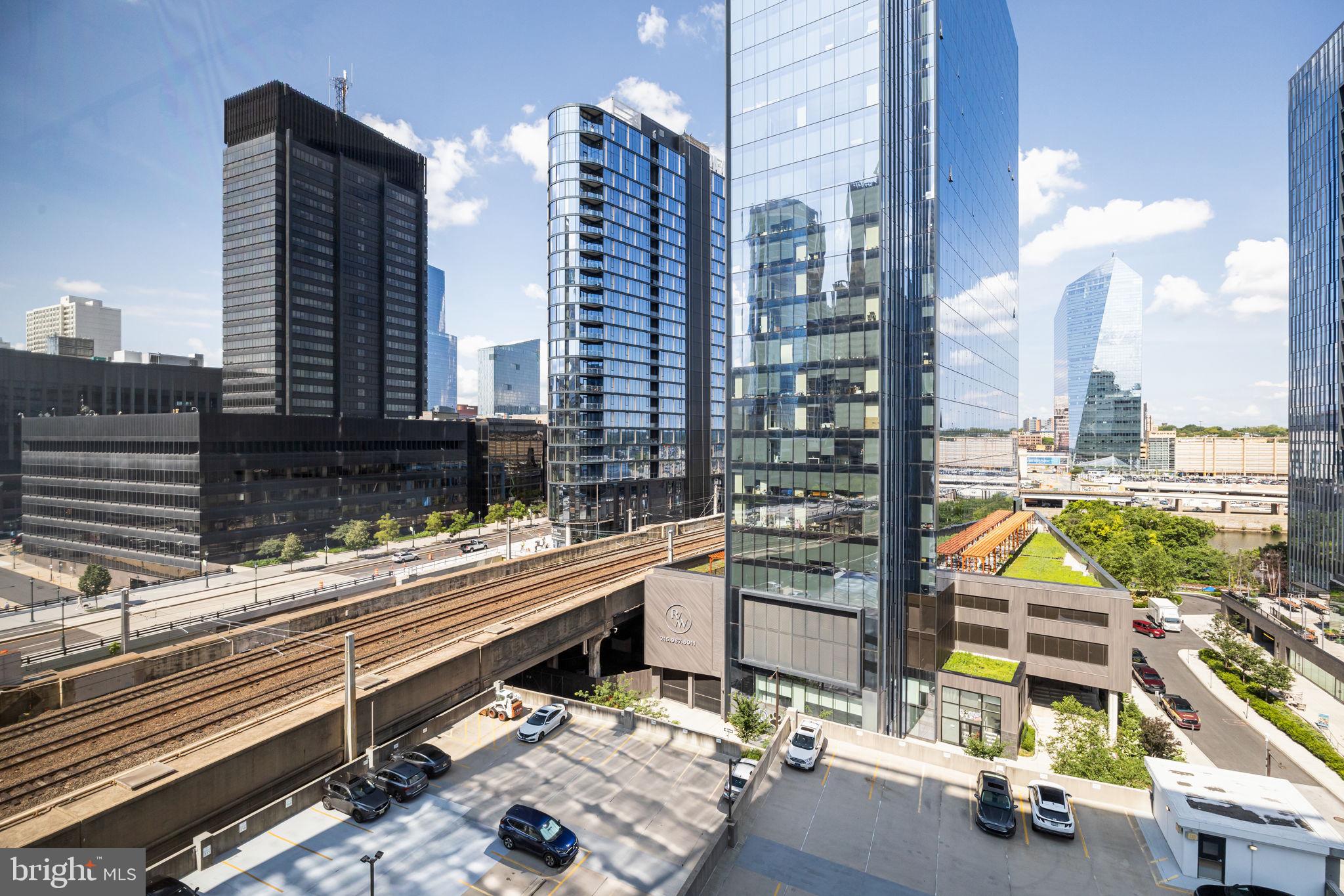 LOGAN SQUARE - Residential