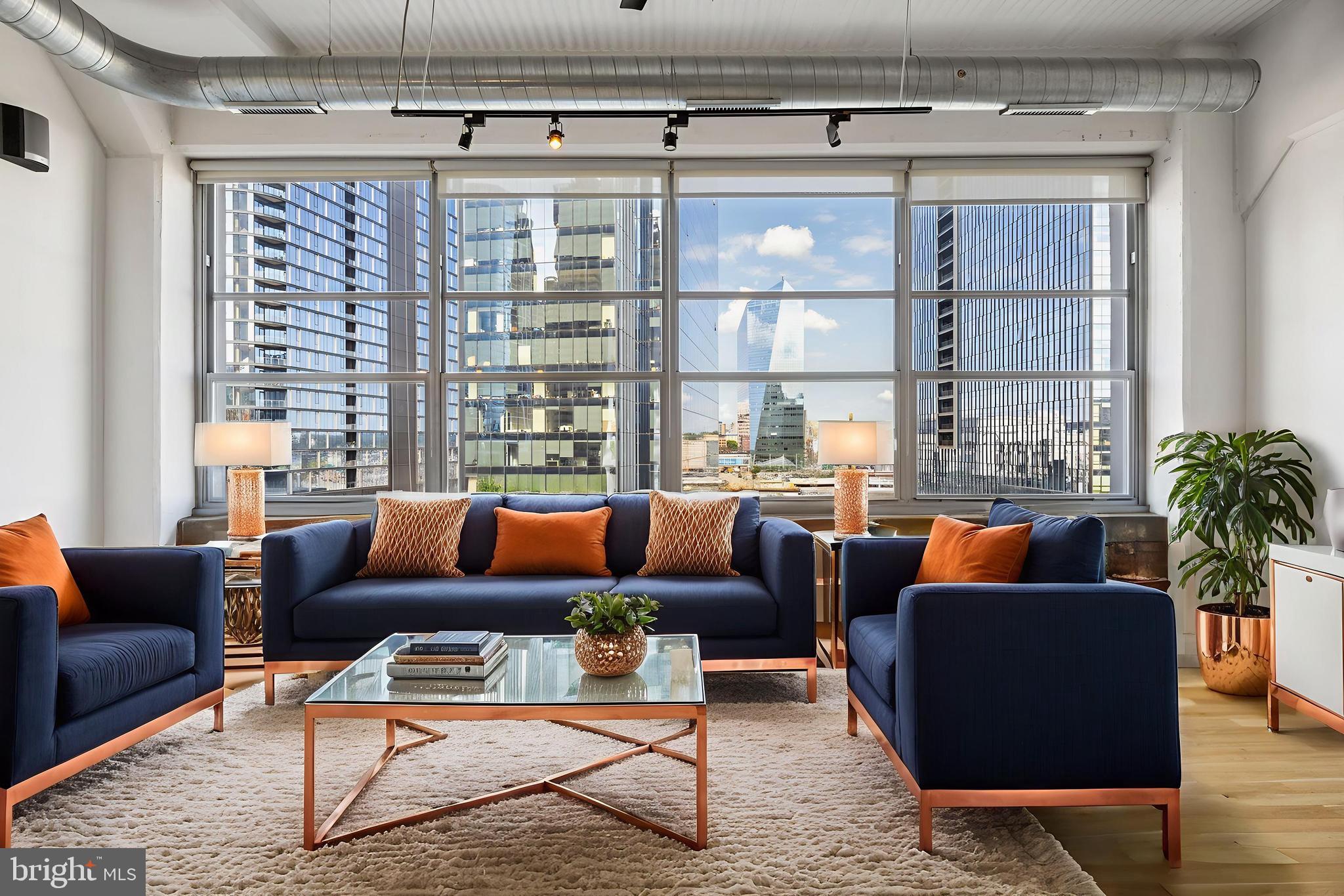 LOGAN SQUARE - Residential