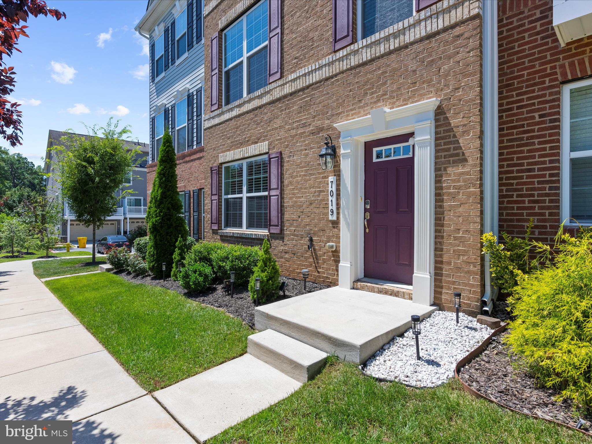 7019 HICKORY COURT