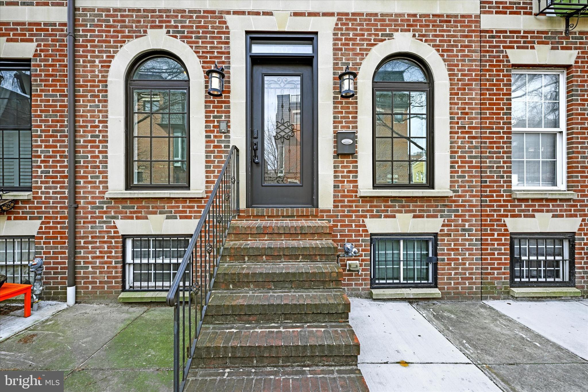 1707 E LOMBARD STREET
