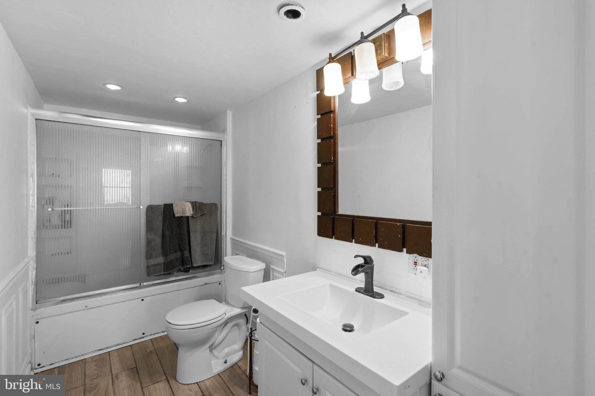 CEDAR MANOR - Residential