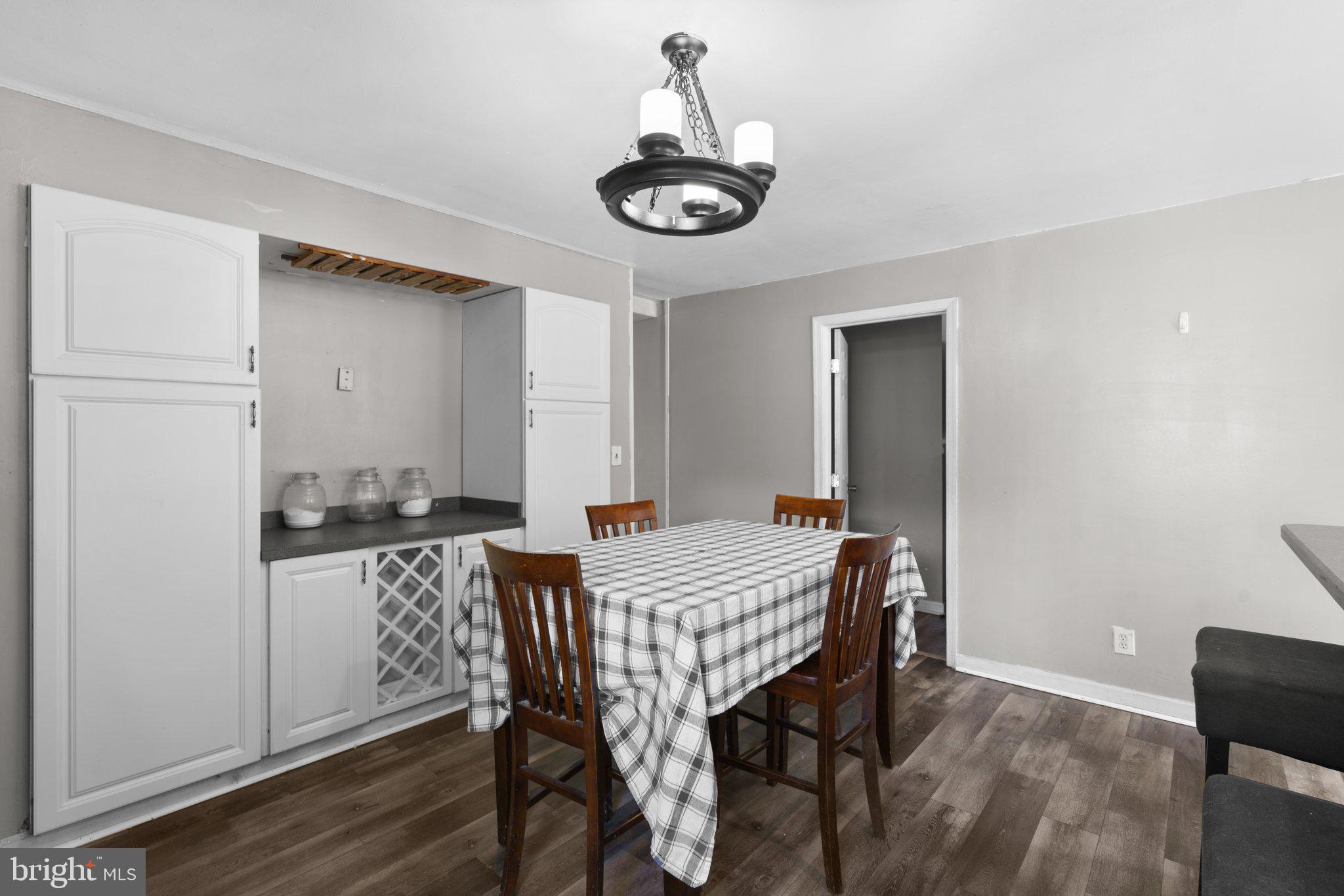 CEDAR MANOR - Residential