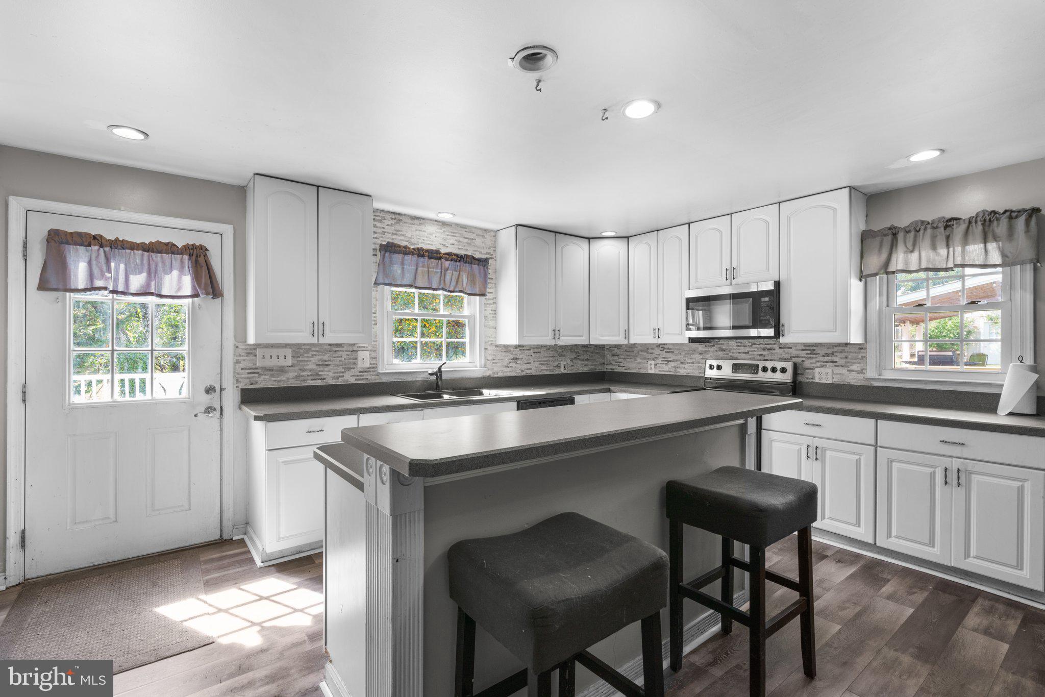 CEDAR MANOR - Residential