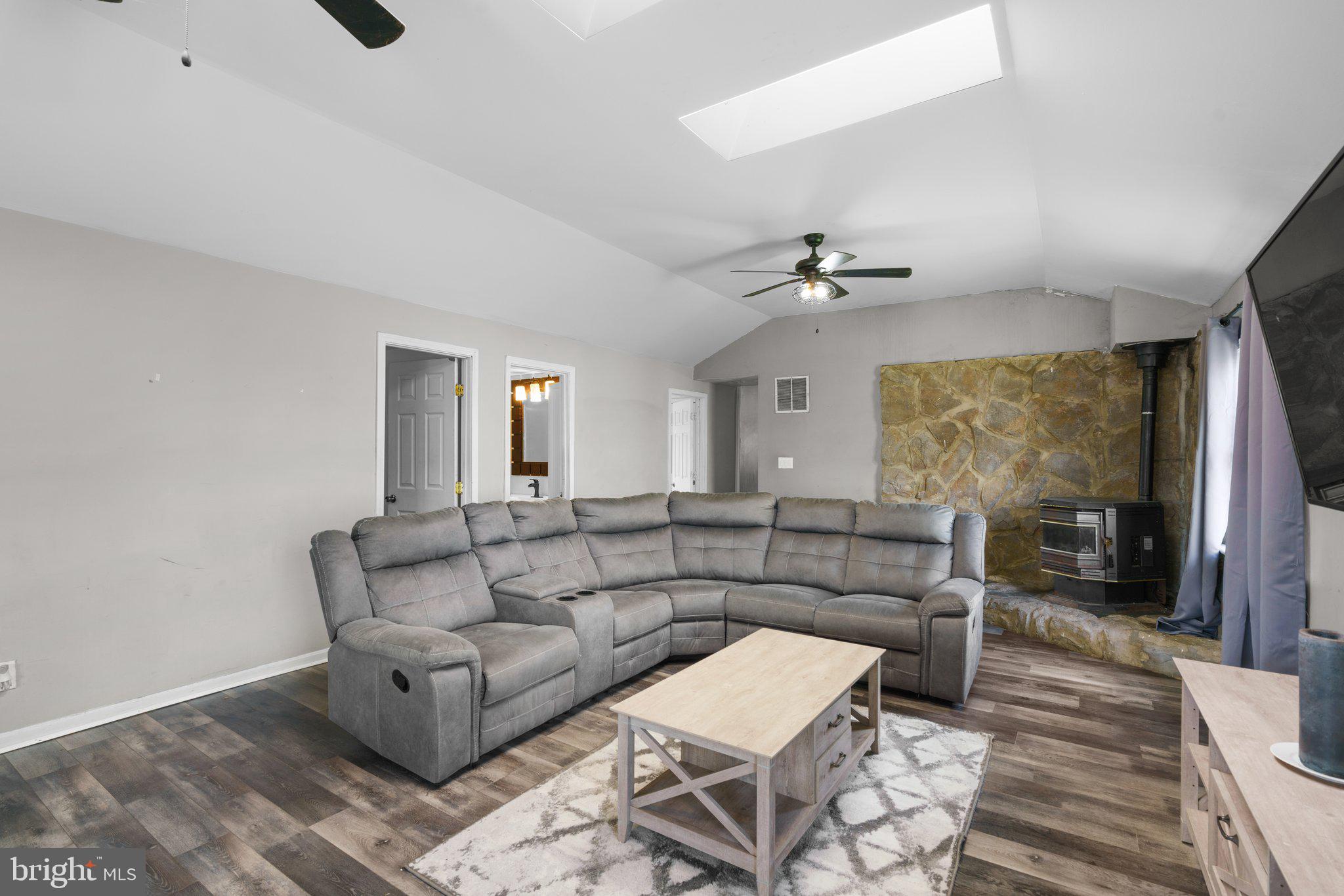 CEDAR MANOR - Residential