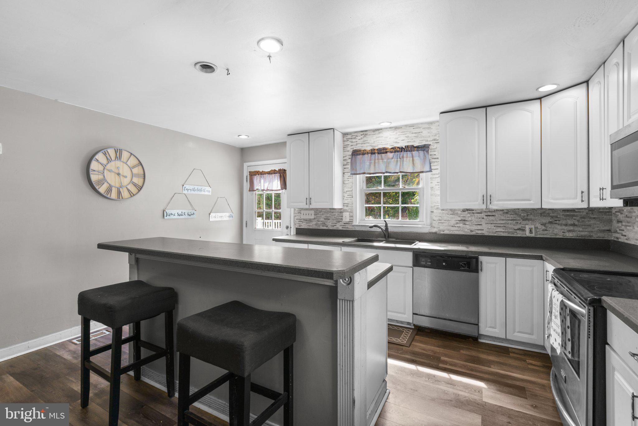 CEDAR MANOR - Residential