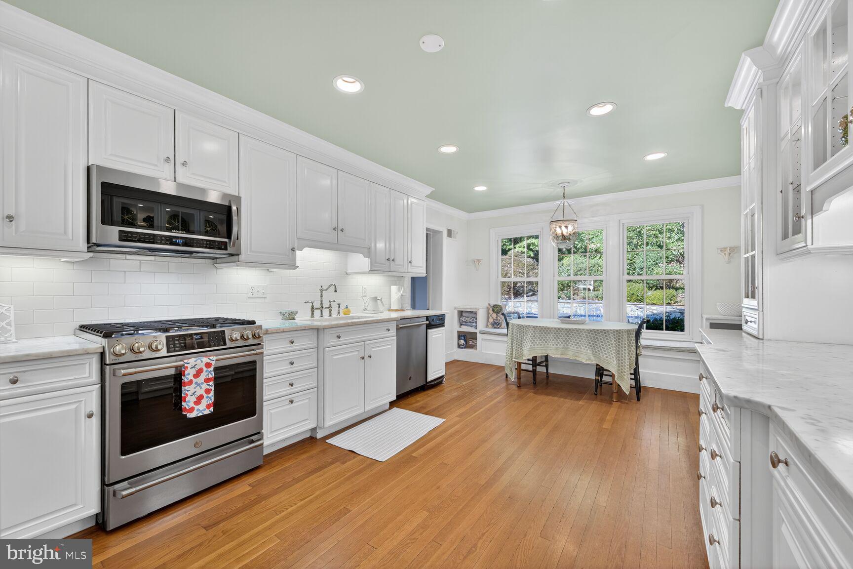 BANNOCKBURN ESTATES - Residential