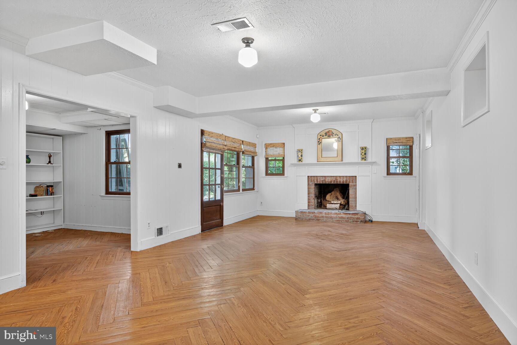 BANNOCKBURN ESTATES - Residential