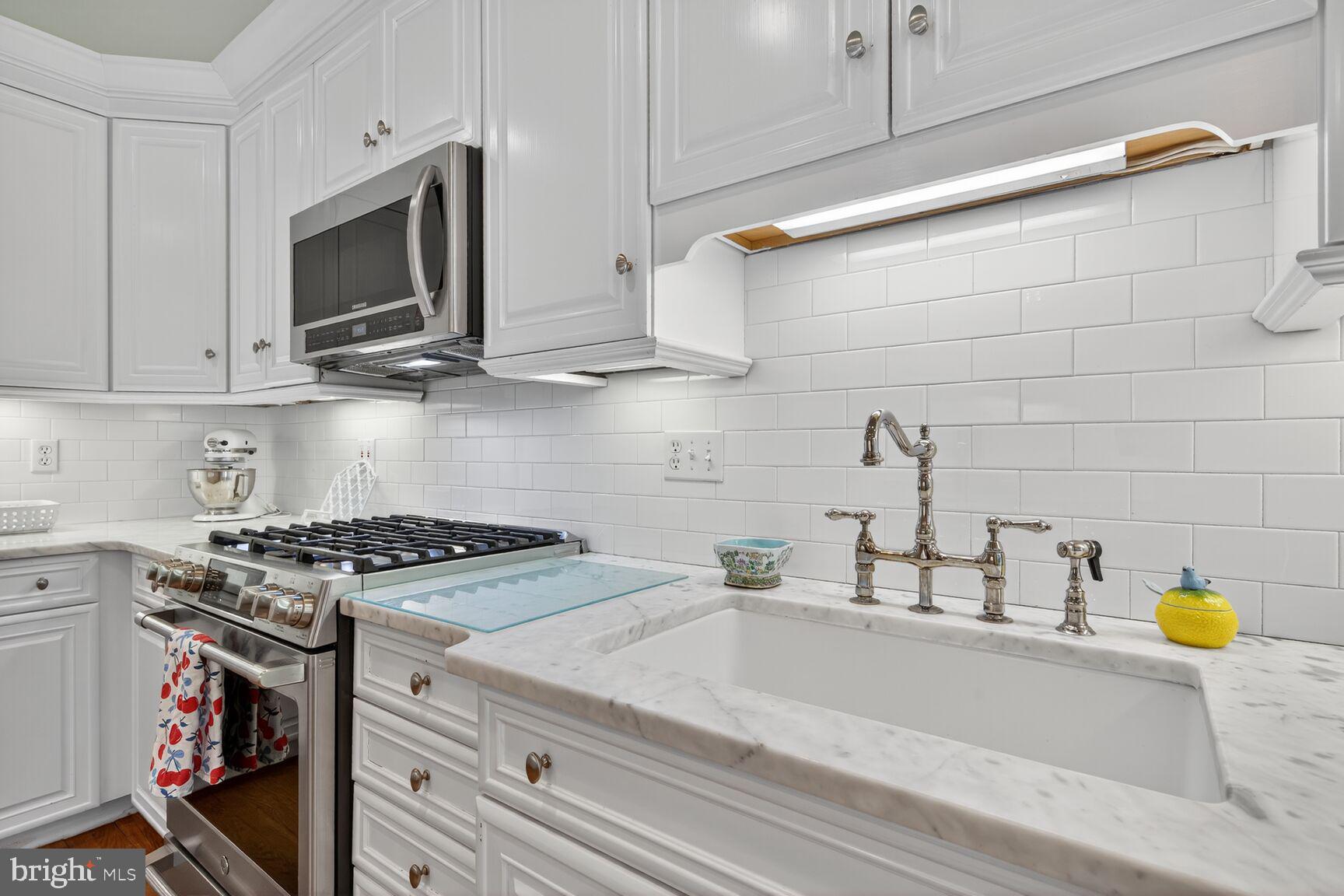 BANNOCKBURN ESTATES - Residential