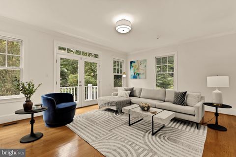 Photo of 5301 Mckinley Street, BETHESDA, MD 20814 (MLS # MDMC2212356)