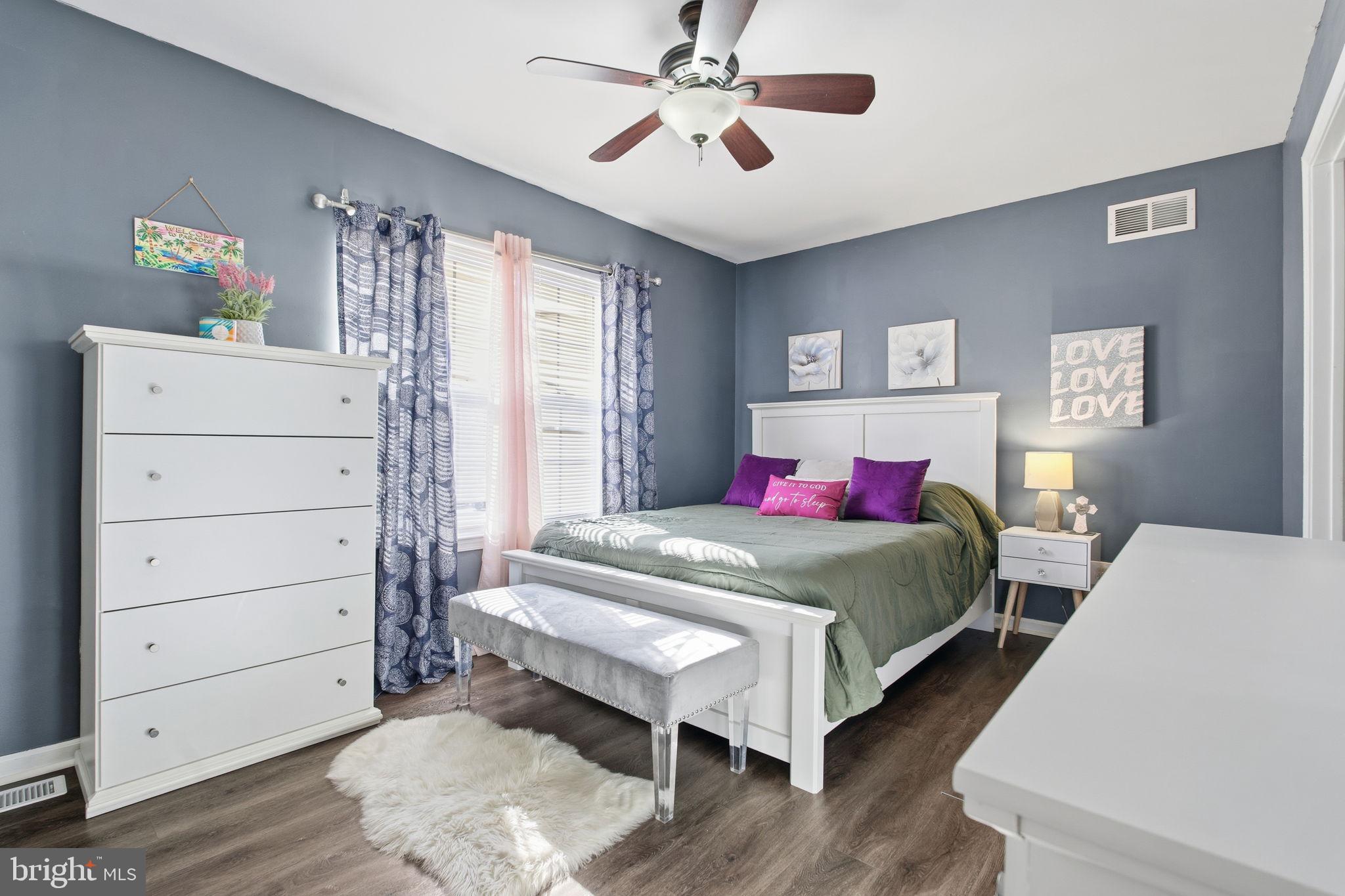 HOLLY HALL - Residential