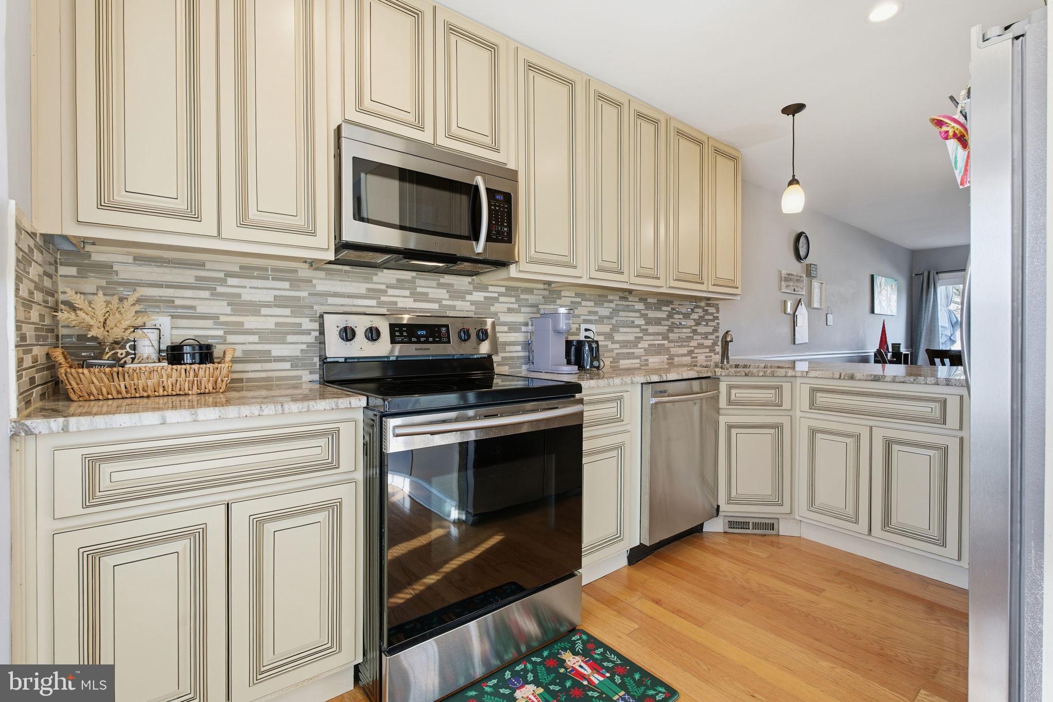 606 BUTTONWOODS ROAD