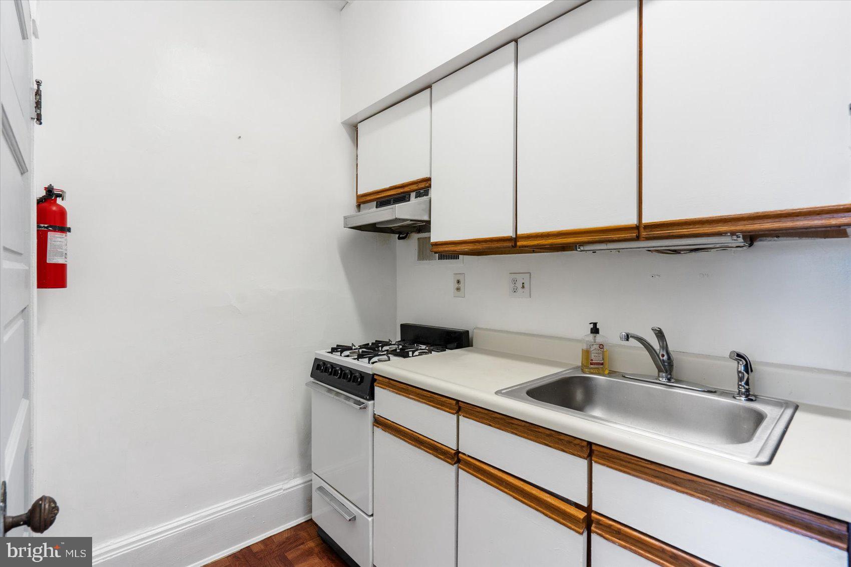 CHARLES VILLAGE - Residential Lease