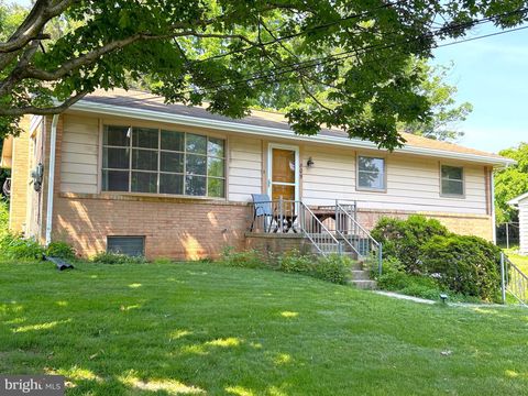 Photo of 809 New Street, AKRON, PA 17501 (MLS # PALA2072028)
