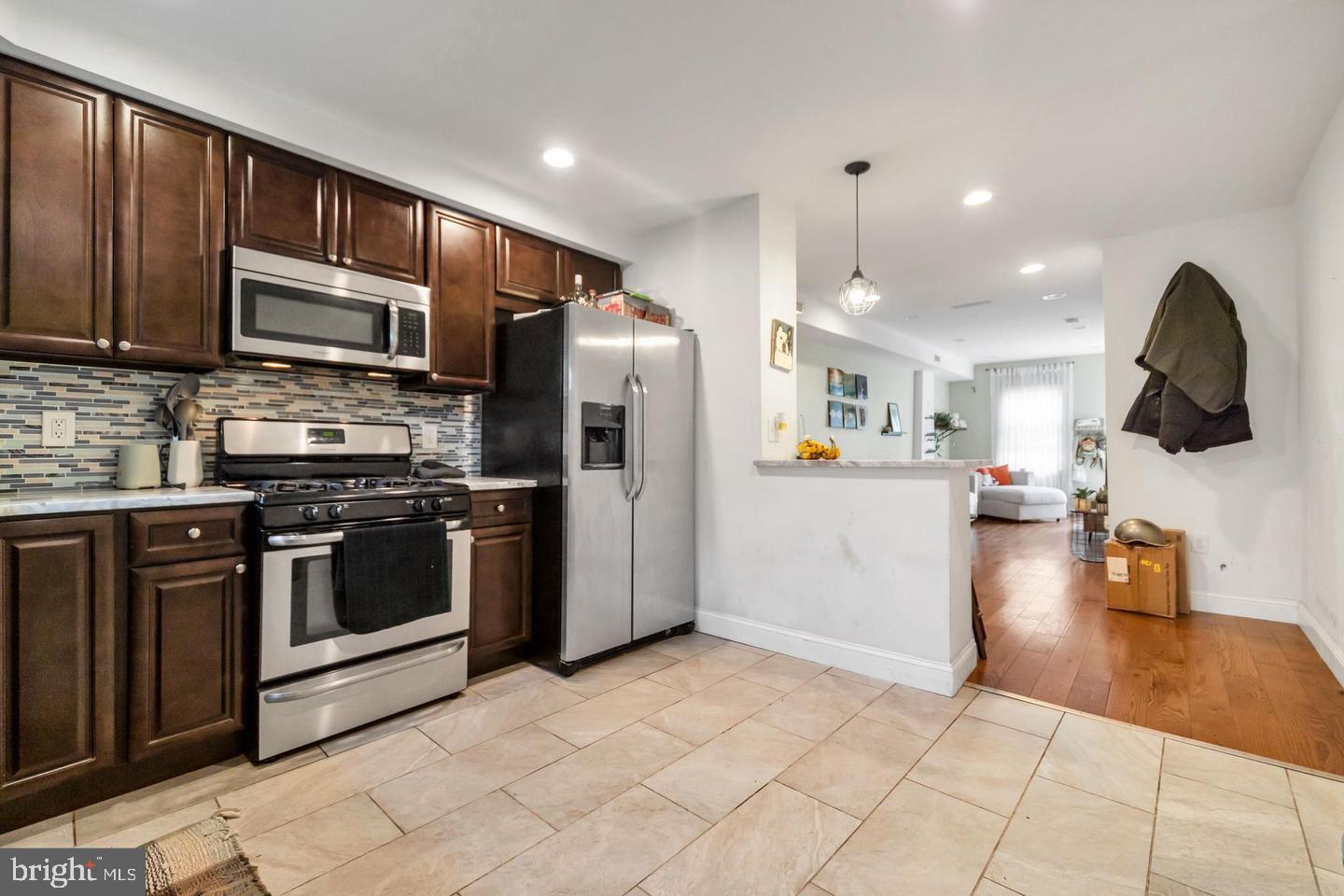 EAST KENSINGTON - Residential Lease