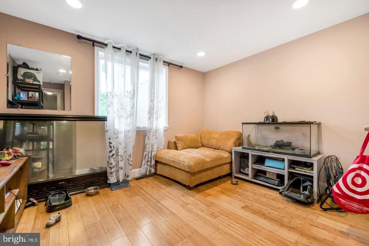 EAST KENSINGTON - Residential Lease