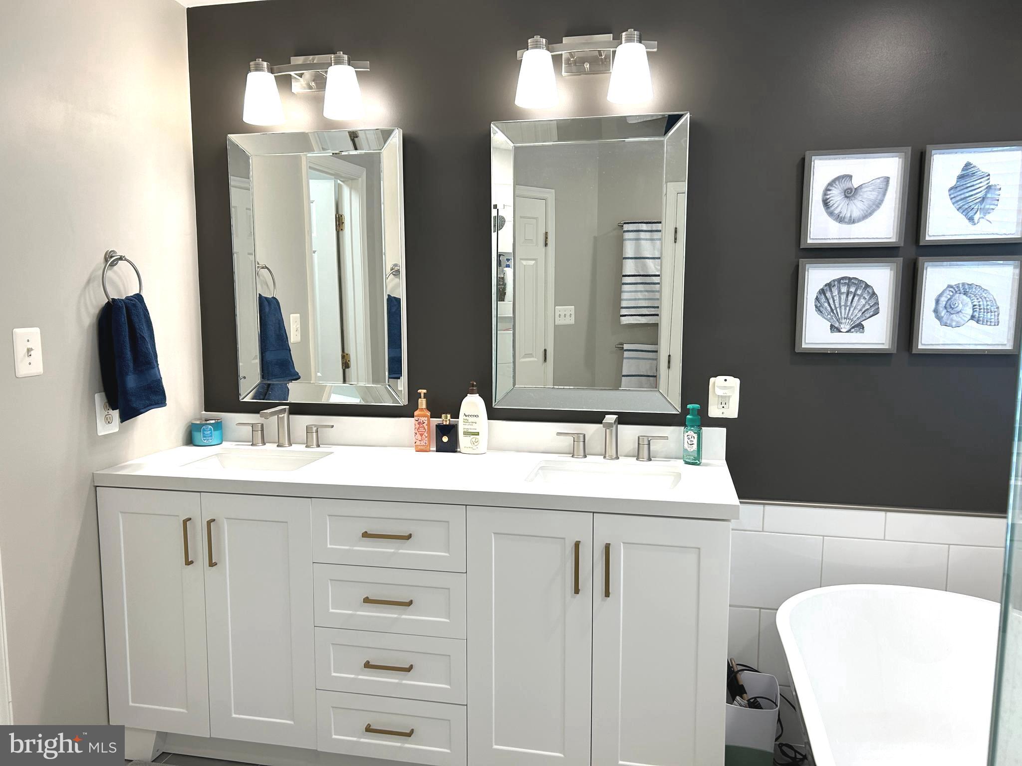 TOWNES OF MANCHESTER WOODS - Residential