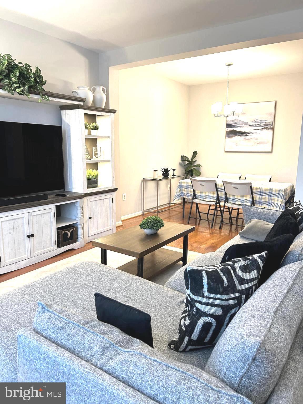 TOWNES OF MANCHESTER WOODS - Residential