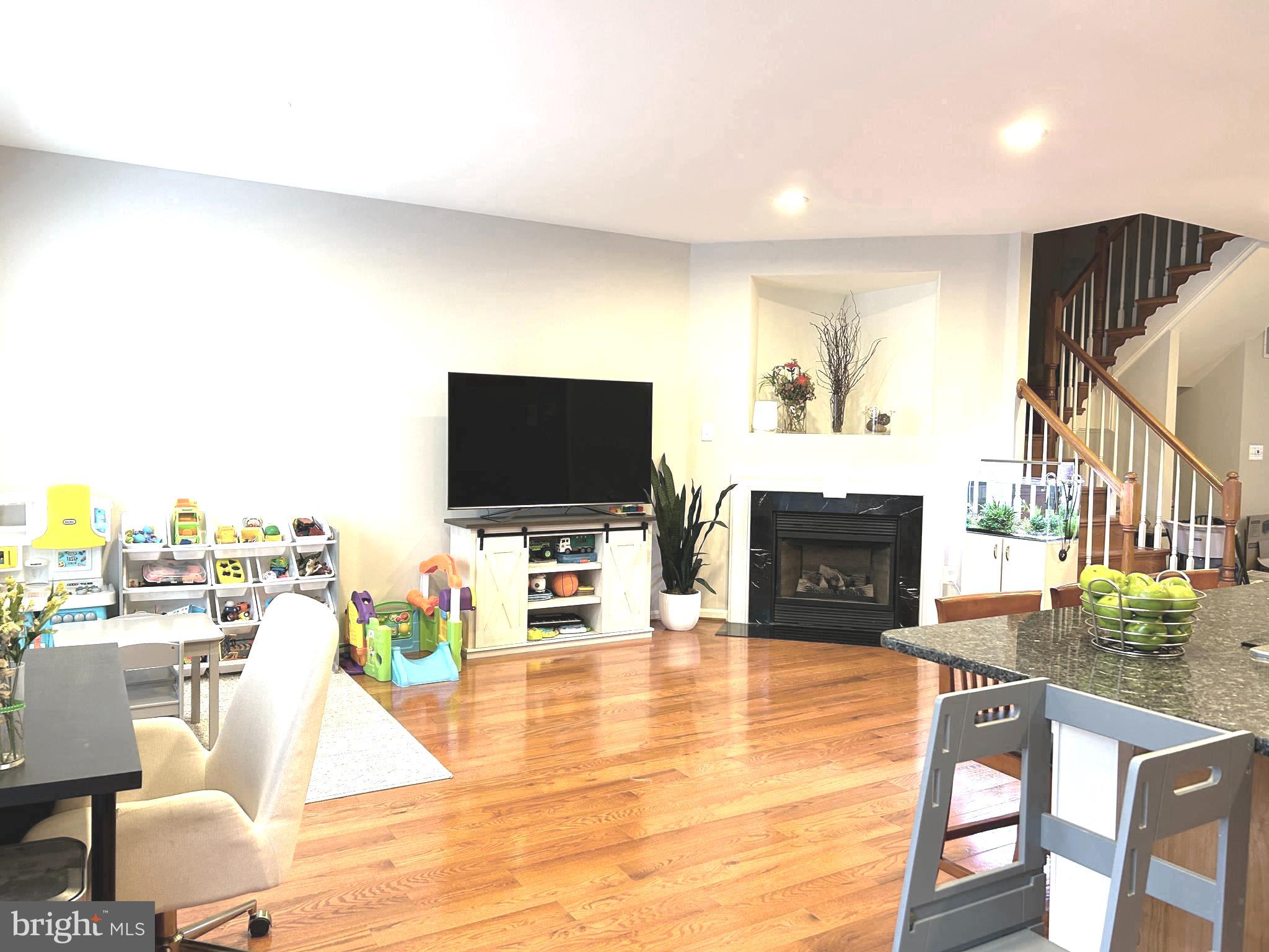 TOWNES OF MANCHESTER WOODS - Residential