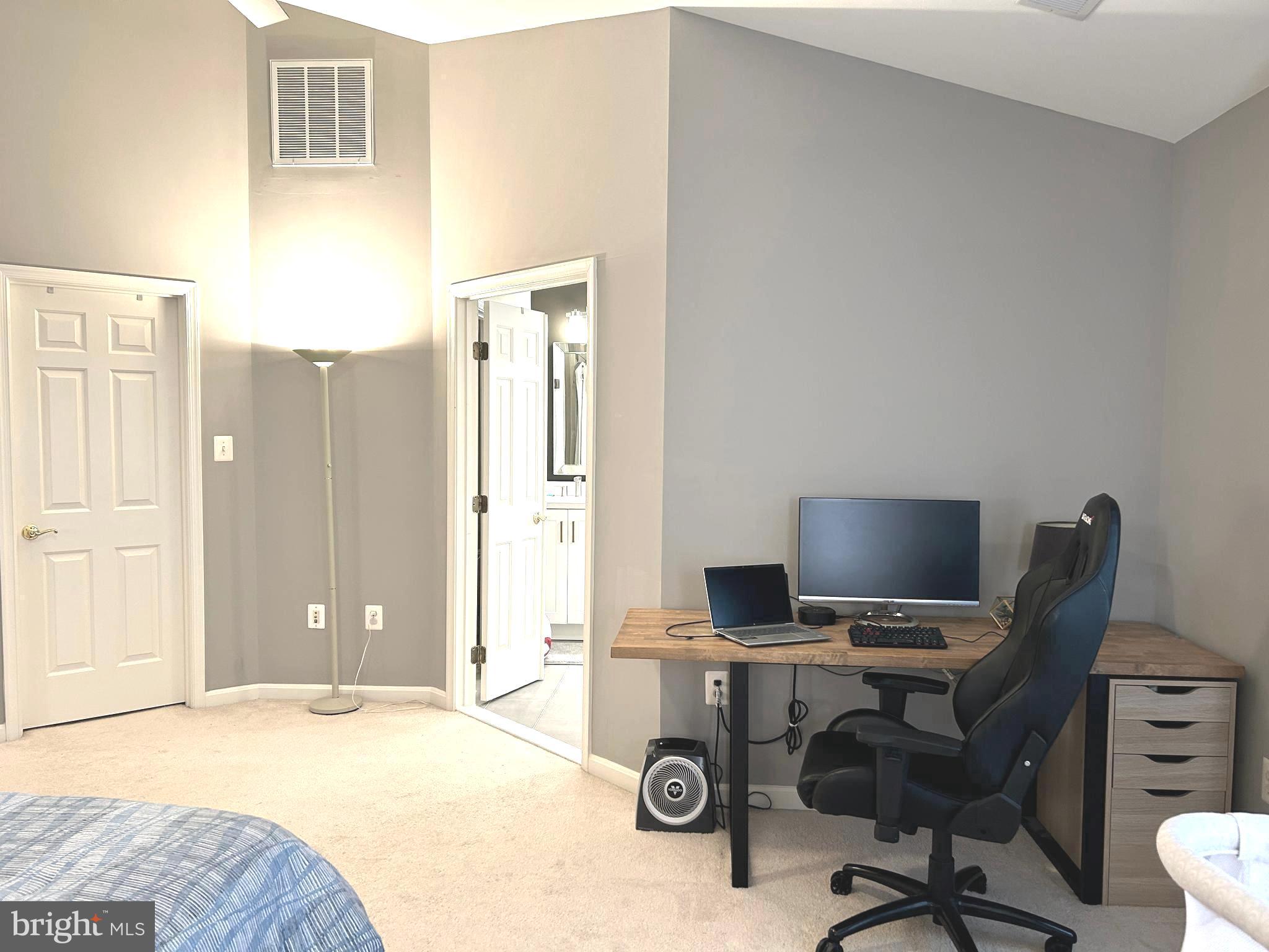 TOWNES OF MANCHESTER WOODS - Residential