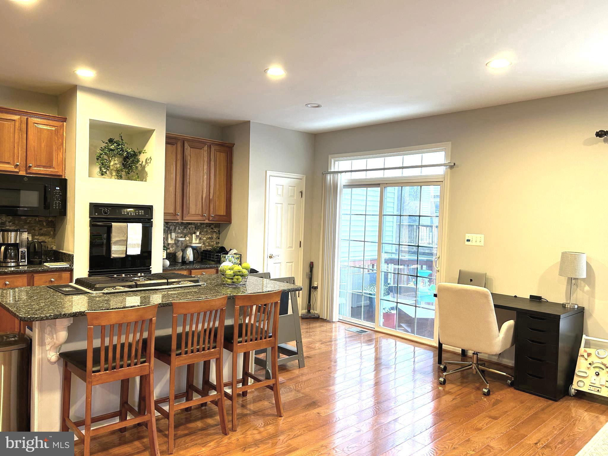 TOWNES OF MANCHESTER WOODS - Residential